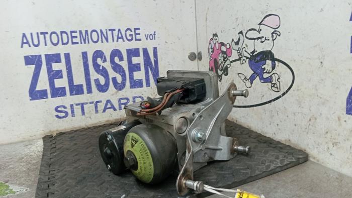 Used ABS pump Mercedes E (W211) 1.8 E-200 K 16V Price € 183,75 Margin scheme offered by Zelissen V.O.F. autodemontage