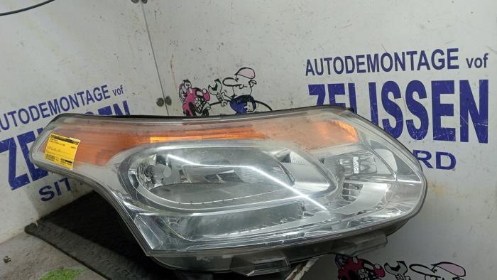 Używane Reflektor prawy Citroen C3 Picasso (SH) 1.4 16V VTI 95 Cena € 99,75 Procedura marży oferowane przez Zelissen V.O.F. autodemontage