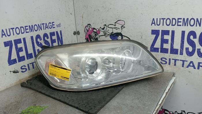 Używane Reflektor prawy Chevrolet Captiva (C100) 2.4 16V 4x4 Cena € 99,75 Procedura marży oferowane przez Zelissen V.O.F. autodemontage