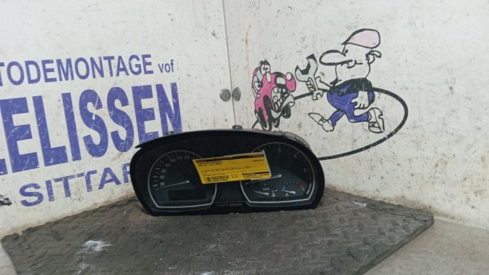 Begagnade Instrumentpanel BMW X3 (E83) 2.0d 16V Pris € 99,75 Marginaltabell erbjuds av Zelissen V.O.F. autodemontage
