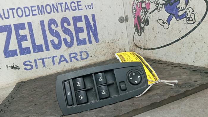 Usados Interruptor de ventanilla eléctrica BMW X3 (E83) 2.0d 16V Precio € 42,00 Norma de margen ofrecido por Zelissen V.O.F. autodemontage