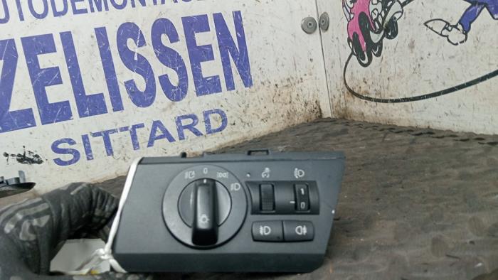 Używane Przelacznik swiatel BMW X3 (E83) 2.0d 16V Cena € 31,50 Procedura marży oferowane przez Zelissen V.O.F. autodemontage