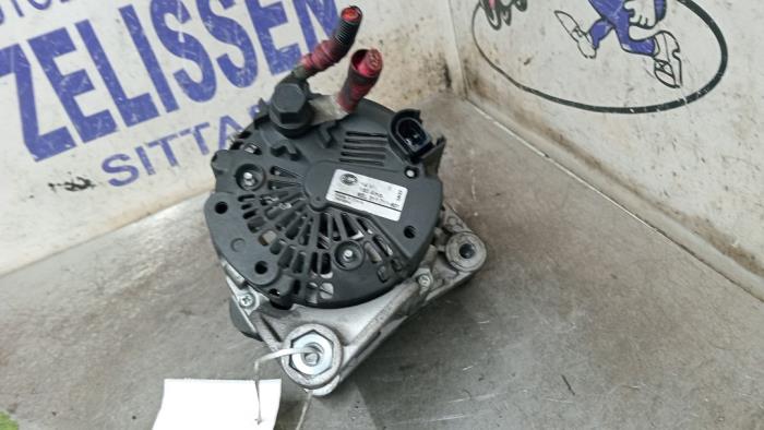 Dynamo van een BMW X3 (E83) 2.0d 16V 2006