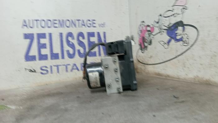 Usagé Bloc ABS Mercedes C (W203) 1.8 C-180K 16V Prix € 152,25 Règlement à la marge proposé par Zelissen V.O.F. autodemontage