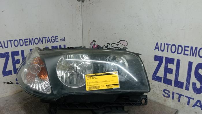 Używane Reflektor prawy BMW X3 (E83) 2.0d 16V Cena € 204,75 Procedura marży oferowane przez Zelissen V.O.F. autodemontage