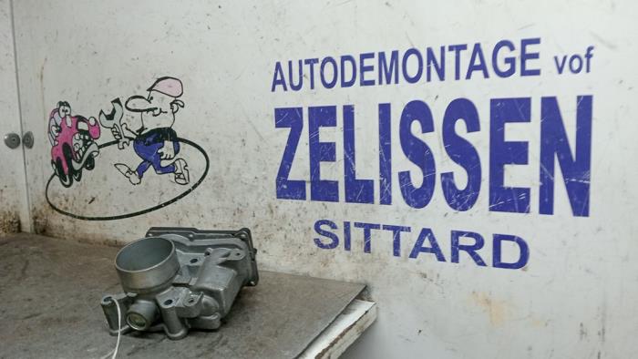Usagé Boitier papillon Renault Twingo II (CN) 1.2 16V Prix € 68,25 Règlement à la marge proposé par Zelissen V.O.F. autodemontage
