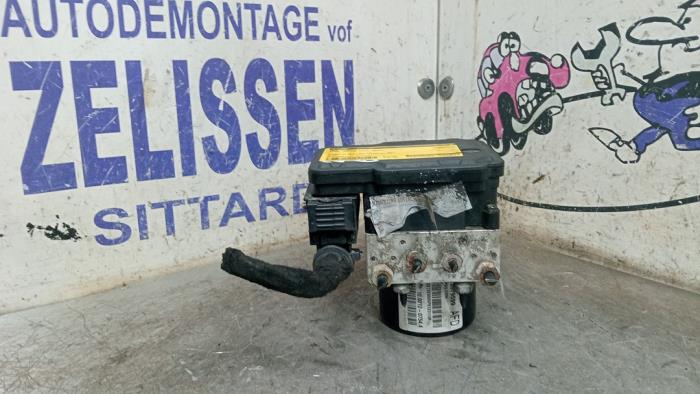 Używane Pompa ABS Opel Astra J Sports Tourer (PD8/PE8/PF8) 1.4 Turbo 16V Cena € 152,25 Procedura marży oferowane przez Zelissen V.O.F. autodemontage
