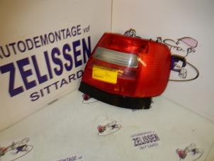 Usagé Feu arrière droit Audi A4 Prix € 42,00 Règlement à la marge proposé par Zelissen V.O.F. autodemontage
