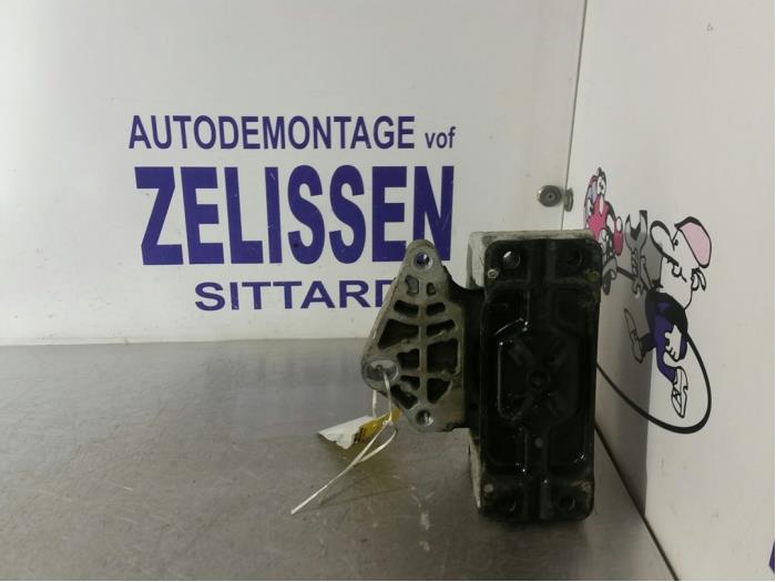 Used Engine mount Ford Transit 2.0 TDdi 16V 260S Price on request offered by Zelissen V.O.F. autodemontage