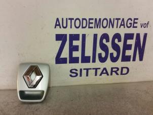Usados Manija del portón trasero Renault Laguna II (BG) 1.8 16V Precio de solicitud ofrecido por Zelissen V.O.F. autodemontage