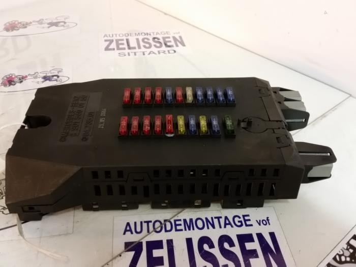 Fuse box from a Mercedes-Benz Sprinter 2t (901/902) 208 CDI 16V 2002