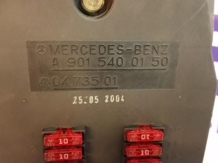 Caja de fusibles de un Mercedes-Benz Sprinter 2t (901/902) 208 CDI 16V 2002