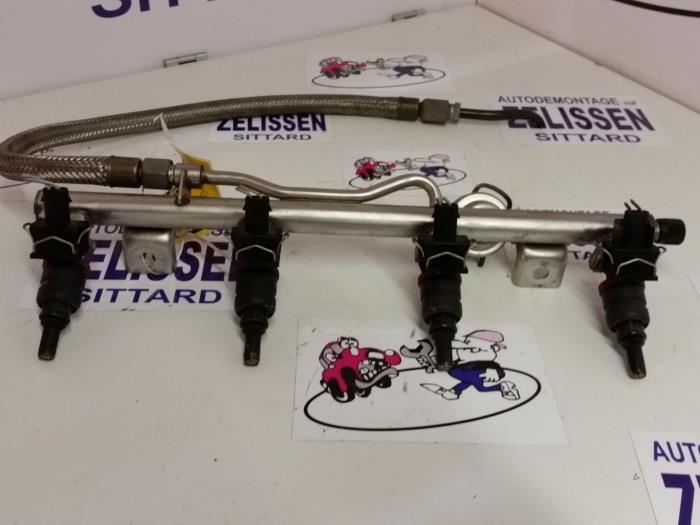 Usagé Système d'injection Mercedes C (W203) 2.0 C-180 16V Prix € 105,00 Règlement à la marge proposé par Zelissen V.O.F. autodemontage