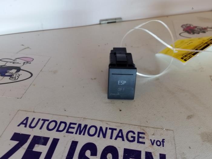 Używane Przelacznik ESP Volkswagen Polo Cena na żądanie oferowane przez Zelissen V.O.F. autodemontage