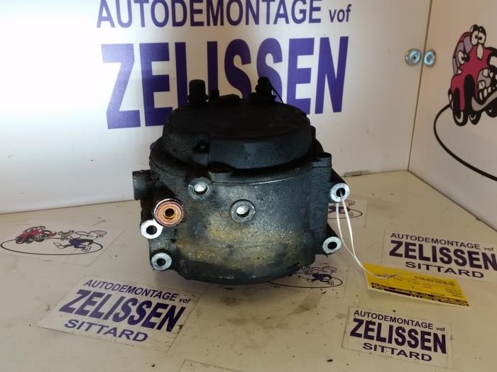 Dynamo från en Mercedes-Benz E Combi (S210) 2.2 E-220 CDI 16V 2001