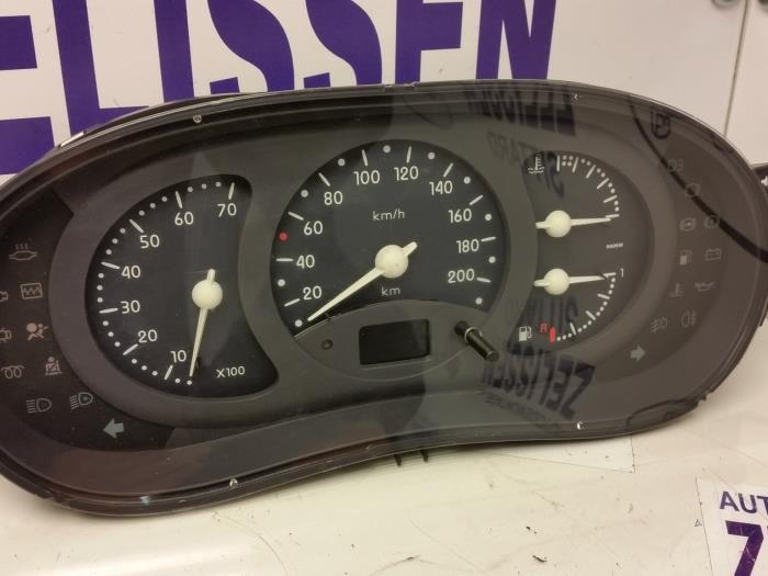 Instrument panel from a Renault Clio II (BB/CB) 1.4 1998
