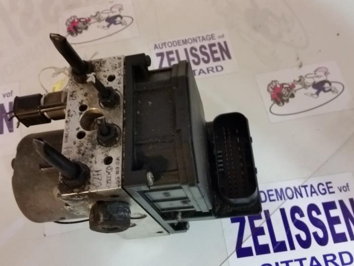 Usagé Pompe ABS Audi A4 Avant (B6) 1.9 TDI PDE 130 Prix € 105,00 Règlement à la marge proposé par Zelissen V.O.F. autodemontage