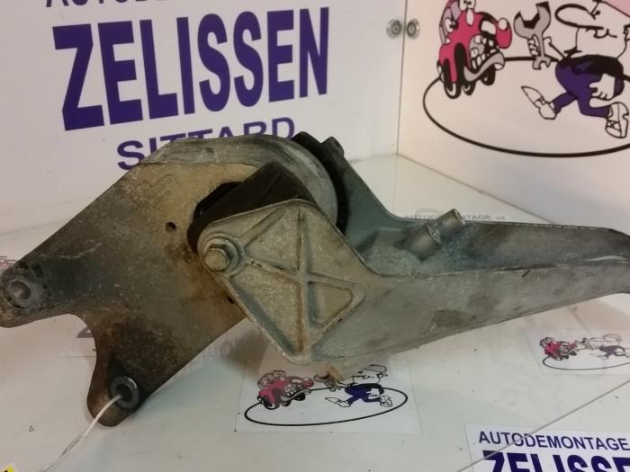 Used Engine mount Mini Mini Cooper S (R53) 1.6 16V Price on request offered by Zelissen V.O.F. autodemontage