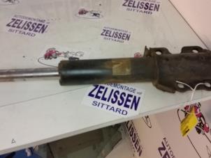 Used Front shock absorber, right Volkswagen LT Price on request offered by Zelissen V.O.F. autodemontage