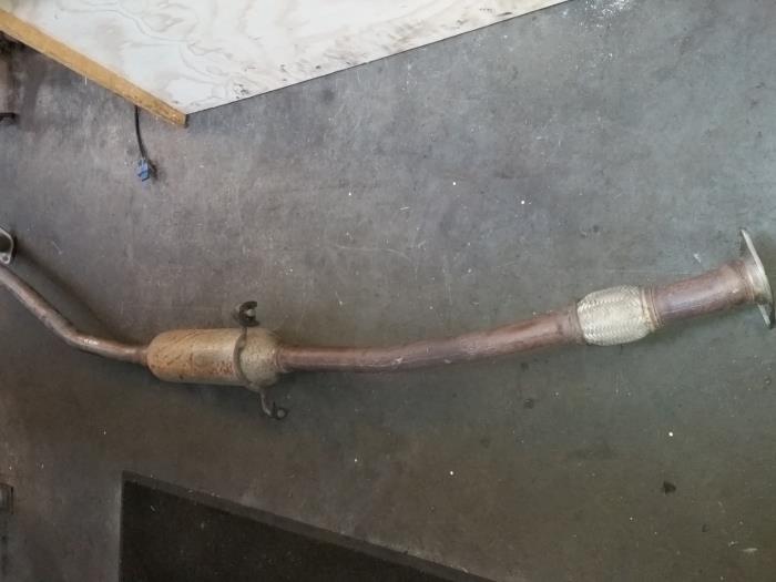 Exhaust middle silencer from a Toyota Corolla Wagon (E12) 1.4 D-4D 16V 2005