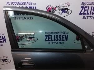 Używane Szyba drzwi prawych przednich wersja 4-drzwiowa Nissan Almera (N16) 1.8 16V Cena na żądanie oferowane przez Zelissen V.O.F. autodemontage