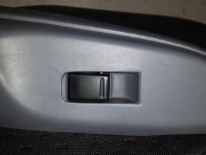 Used Electric window switch Nissan Almera (N16) 1.8 16V Price on request offered by Zelissen V.O.F. autodemontage