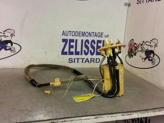 Usagé Pompe essence Volvo V70 (SW) 2.4 D5 20V Prix sur demande proposé par Zelissen V.O.F. autodemontage