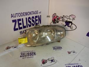 Used Headlight, left Alfa Romeo 147 (937) 1.6 Twin Spark 16V Price € 42,00 Margin scheme offered by Zelissen V.O.F. autodemontage