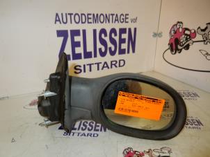 Używane Lusterko zewnetrzne prawe Renault Laguna I (B56) 2.0 Cena na żądanie oferowane przez Zelissen V.O.F. autodemontage
