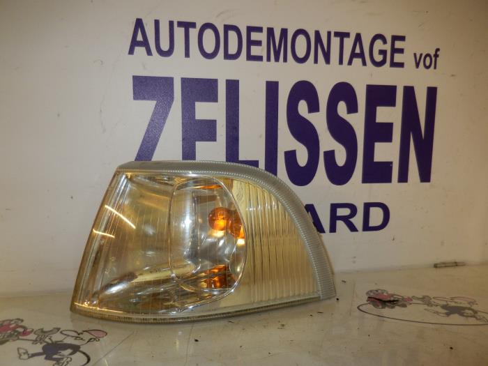 Indicator lens, left from a Volvo V40 (VW) 1.9 D di 1999