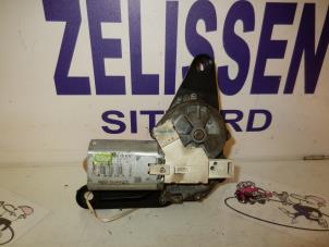 Used Rear wiper motor Renault Clio II (BB/CB) 1.4 16V Price on request offered by Zelissen V.O.F. autodemontage