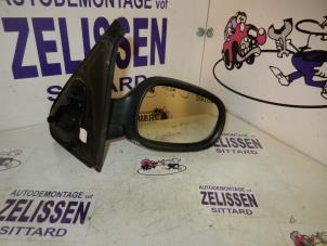 Used Wing mirror, right Renault Clio II (BB/CB) 1.6 16V Price on request offered by Zelissen V.O.F. autodemontage