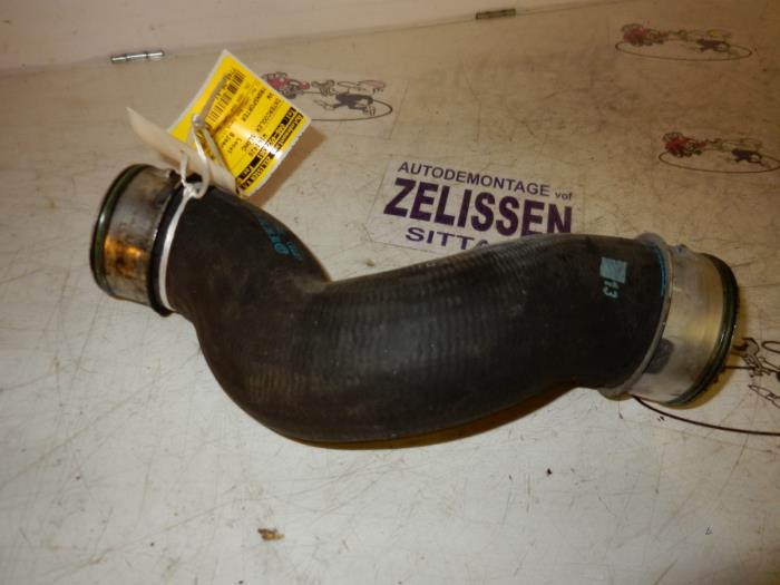 Gebrauchte Intercooler Schlauch Volkswagen Transporter T5 1.9 TDi Preis auf Anfrage angeboten von Zelissen V.O.F. autodemontage