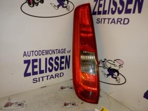 Używane Tylne swiatlo pozycyjne lewe Ford Fiesta 5 (JD/JH) 1.3 Cena na żądanie oferowane przez Zelissen V.O.F. autodemontage