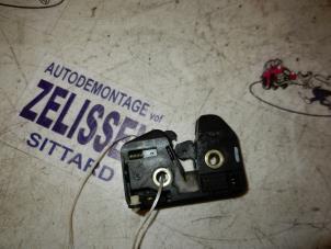 Used Boot lid lock mechanism Volkswagen Lupo (6X1) 1.0 MPi 50 Price on request offered by Zelissen V.O.F. autodemontage