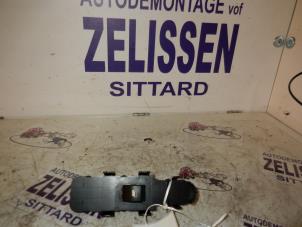 Used Electric window switch Peugeot 307 (3A/C/D) 1.6 16V Price on request offered by Zelissen V.O.F. autodemontage