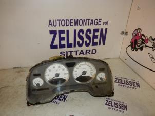 Usados Panel de instrumentación Opel Astra G (F07) 2.2 16V Precio de solicitud ofrecido por Zelissen V.O.F. autodemontage