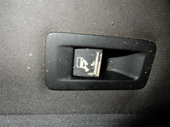 Interruptor de ventanilla eléctrica de un Volkswagen Touran (1T1/T2) 2.0 TDI 16V 140 2005