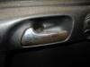 Door handle 2-door, left from a Opel Astra G (F07), 1999 / 2005 2.2 16V, Compartment, 2-dr, Petrol, 2.198cc, 108kW (147pk), FWD, Z22SE; EURO4, 2000-09 / 2005-03, F07 2002