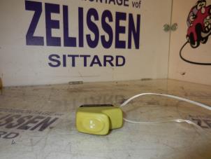 Usagé Commutateur vitre électrique Renault Twingo (C06) 1.2 Prix sur demande proposé par Zelissen V.O.F. autodemontage