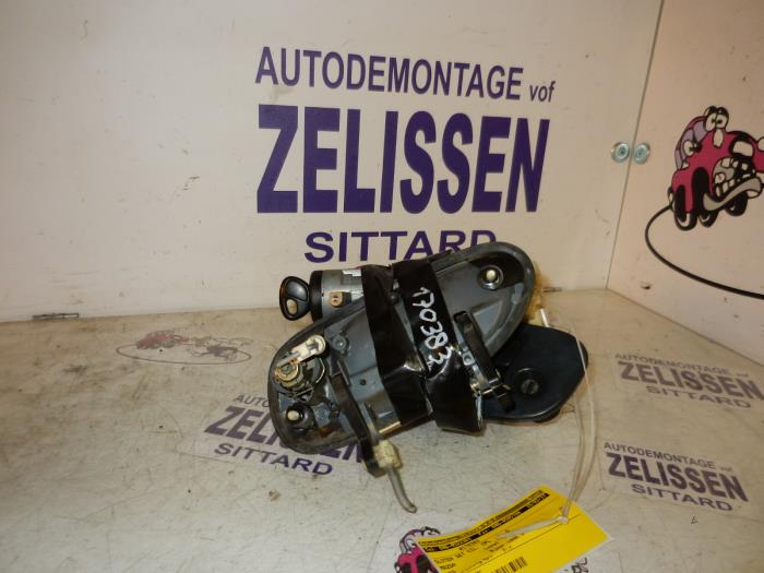 Schlossset Zylinder (komplett) van een Mazda 323 (BA12) 1.5i 16V 1998