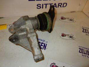 Used Engine mount Peugeot 407 SW (6E) 2.2 16V Price € 42,00 Margin scheme offered by Zelissen V.O.F. autodemontage