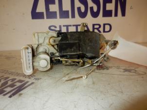 Used Door lock mechanism 2-door, right Alfa Romeo 145 (930A) 1.6 Twin Spark 16V Price on request offered by Zelissen V.O.F. autodemontage