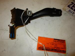 Usados Interruptor de limpiaparabrisas Seat Leon (1P1) 1.6 Precio de solicitud ofrecido por Zelissen V.O.F. autodemontage
