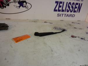 Used Rear wiper arm Mitsubishi Space Star (DG) 1.6 16V Price on request offered by Zelissen V.O.F. autodemontage