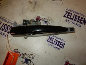 Used Door handle 2-door, right Citroen C4 Coupé (LA) 1.6 16V Price on request offered by Zelissen V.O.F. autodemontage