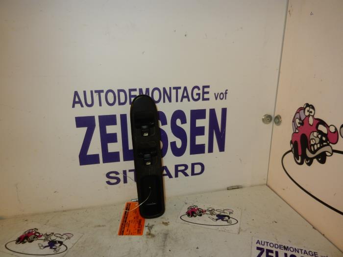 Electric window switch from a Peugeot 307 (3A/C/D) 1.4 2002