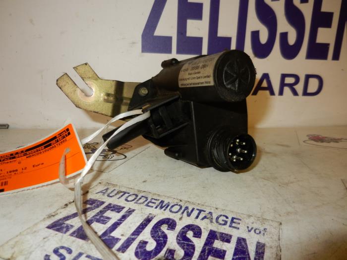 Gebrauchte Tempomat BMW 3 serie (E36/4) 318iS 1.9 16V Preis auf Anfrage angeboten von Zelissen V.O.F. autodemontage