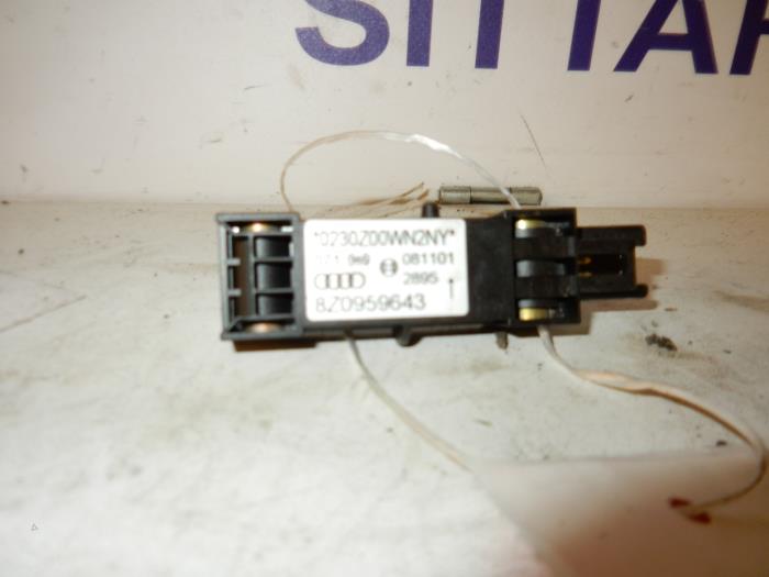 Begagnade Airbagsensor Audi A2 (8Z0) 1.4 16V Pris på förfrågan erbjuds av Zelissen V.O.F. autodemontage