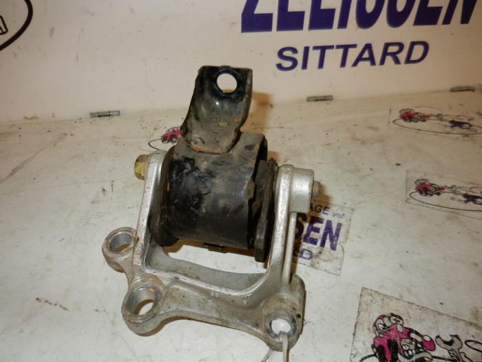 Used Engine mount Honda Civic (EP/EU) 1.4 16V Price on request offered by Zelissen V.O.F. autodemontage
